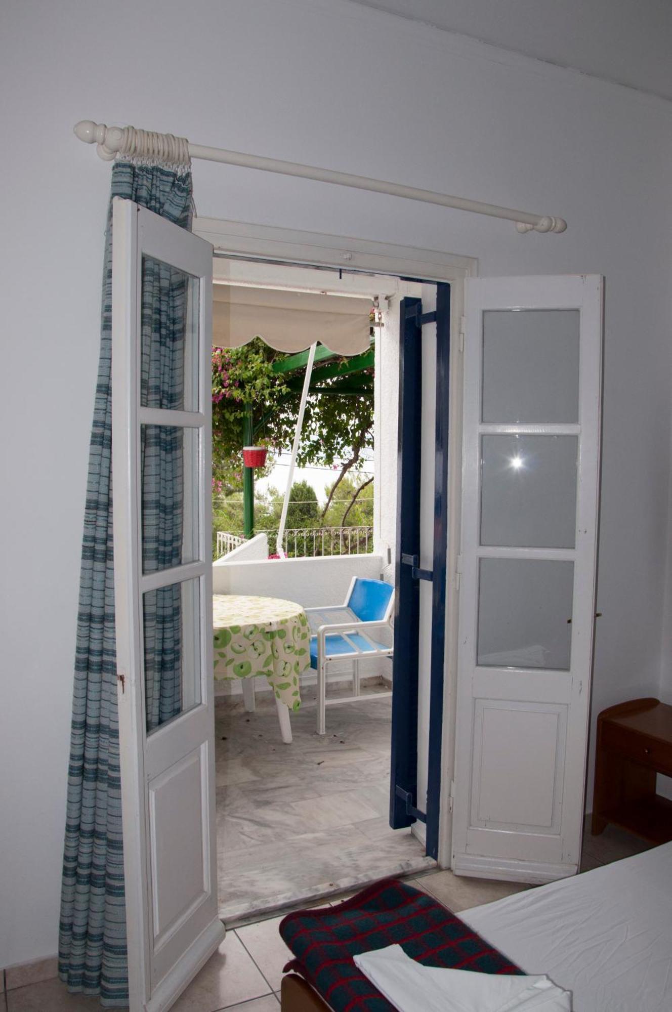 Tatsis Apartments Masouri Exterior foto