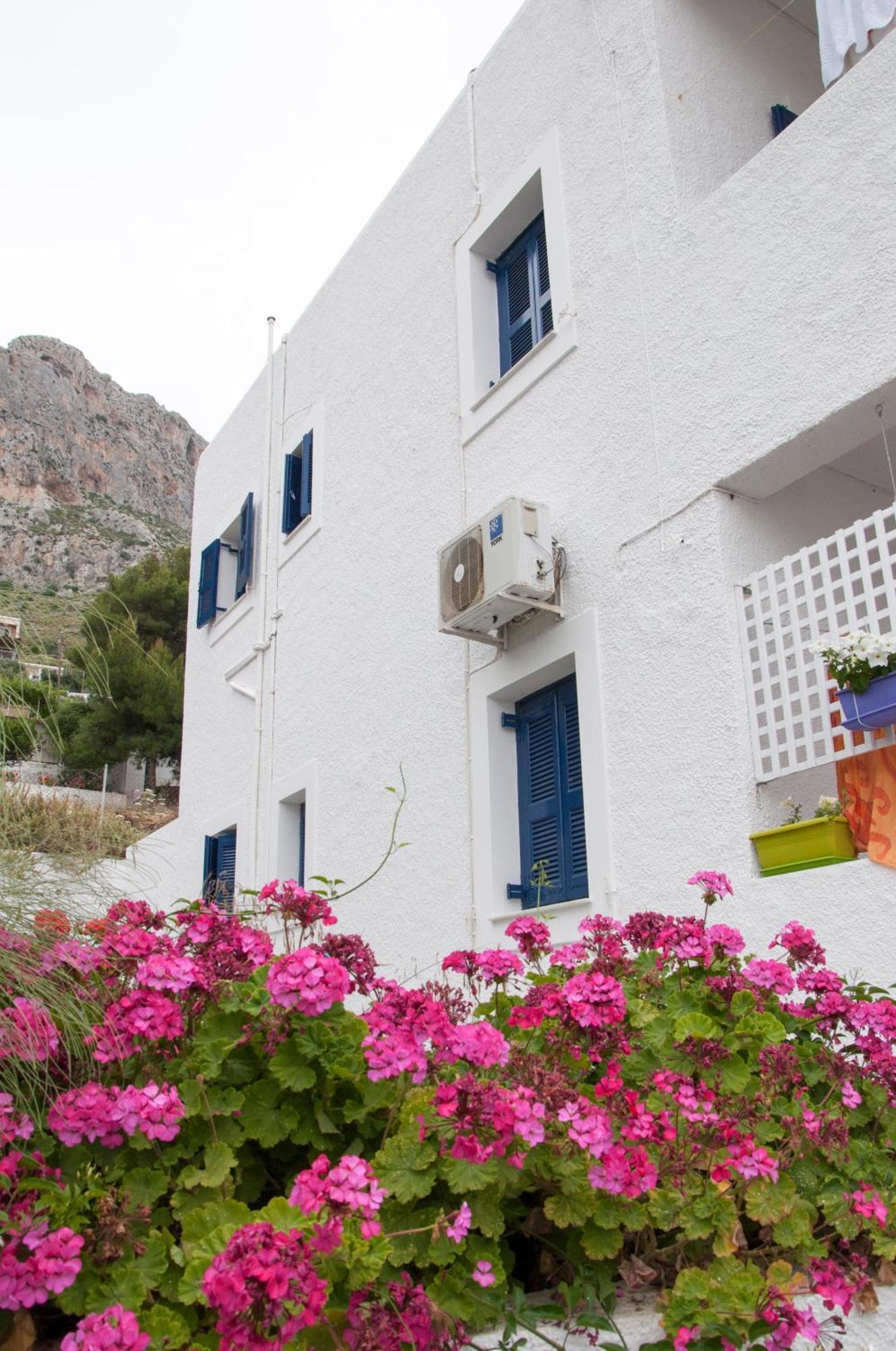 Tatsis Apartments Masouri Exterior foto